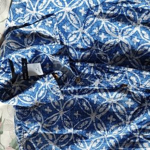 GAP boy size medium button down shirt with pocket.  EUC